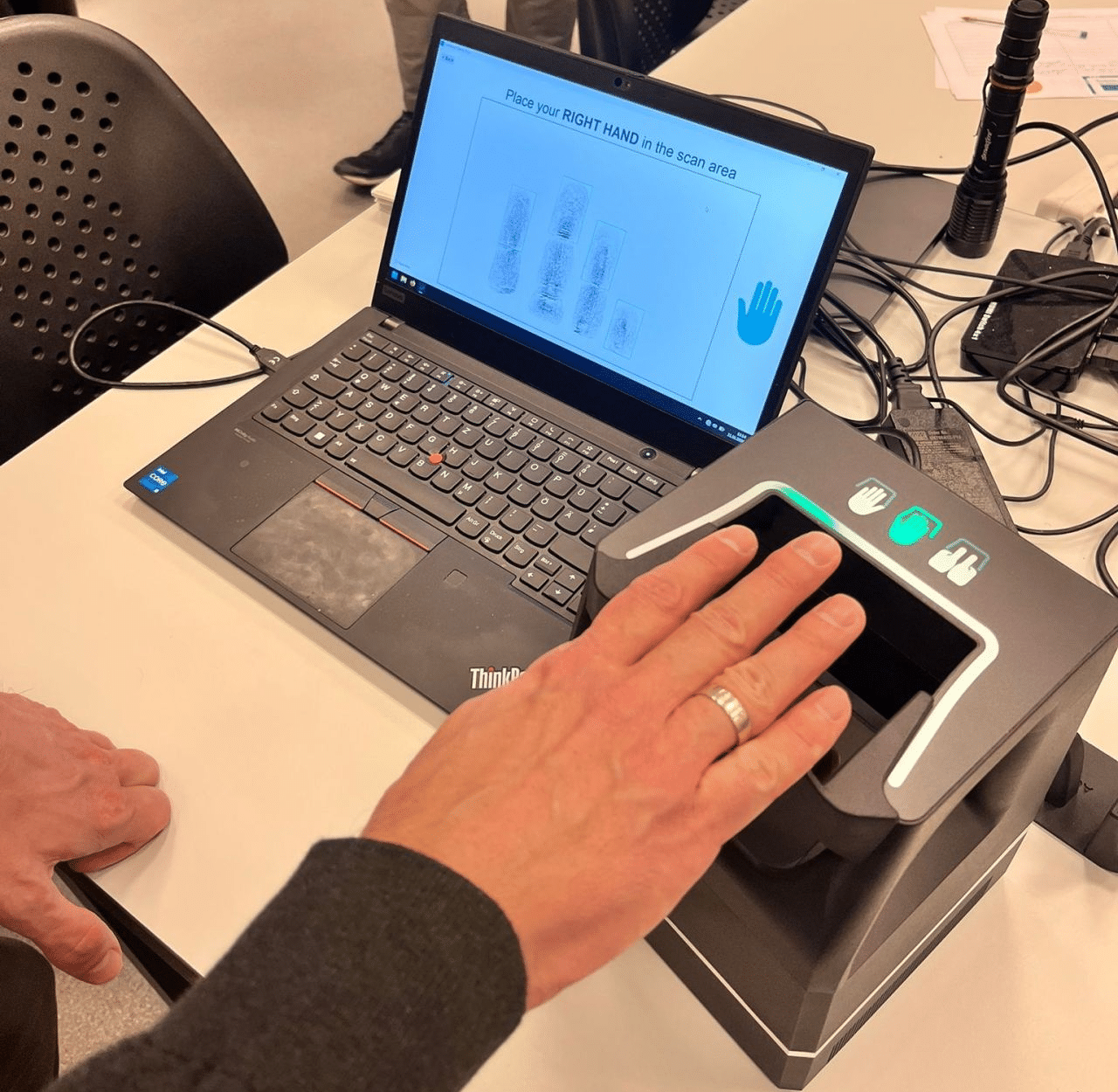 Hungarian border police explores contactless fingerprint scanning