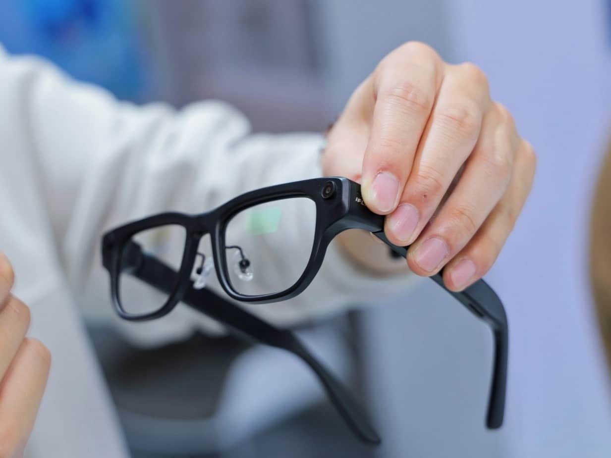 iFlytek launches AI glasses as privacy concerns grow over wearable cameras