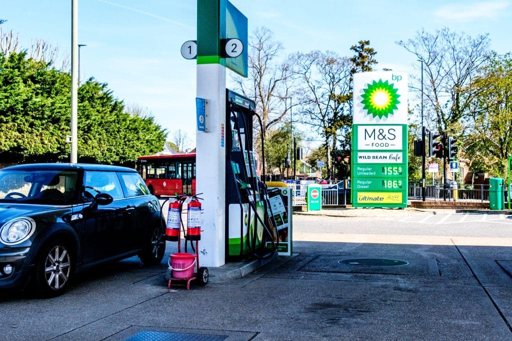 Facewatch, Forecourt Eye partner to tackle petrol theft at UK pumps with FRT, ANPR